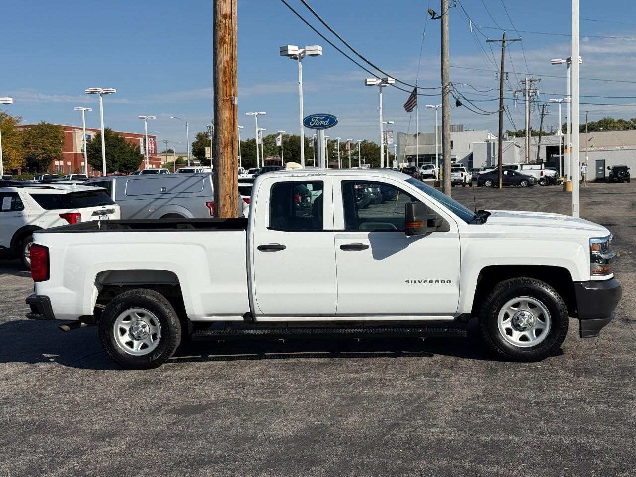 Chevrolet Silverado 1500 Vehicle Full-screen Gallery Image 05