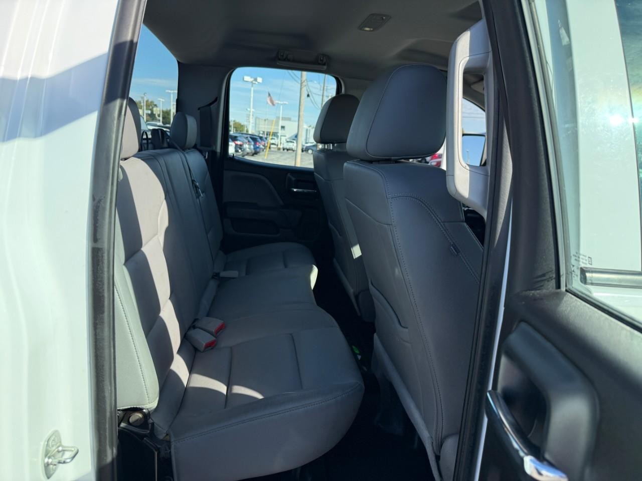 Chevrolet Silverado 1500 Vehicle Full-screen Gallery Image 10
