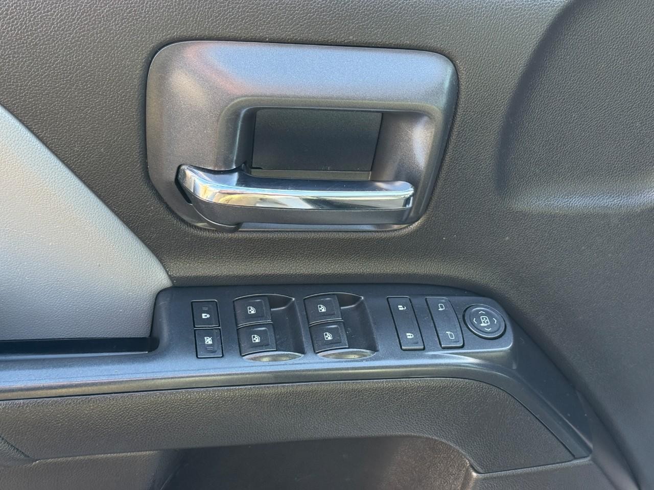 Chevrolet Silverado 1500 Vehicle Full-screen Gallery Image 11