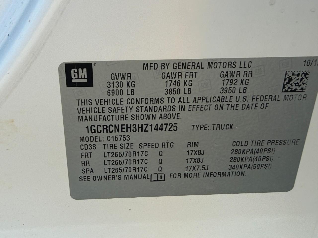 Chevrolet Silverado 1500 Vehicle Full-screen Gallery Image 17