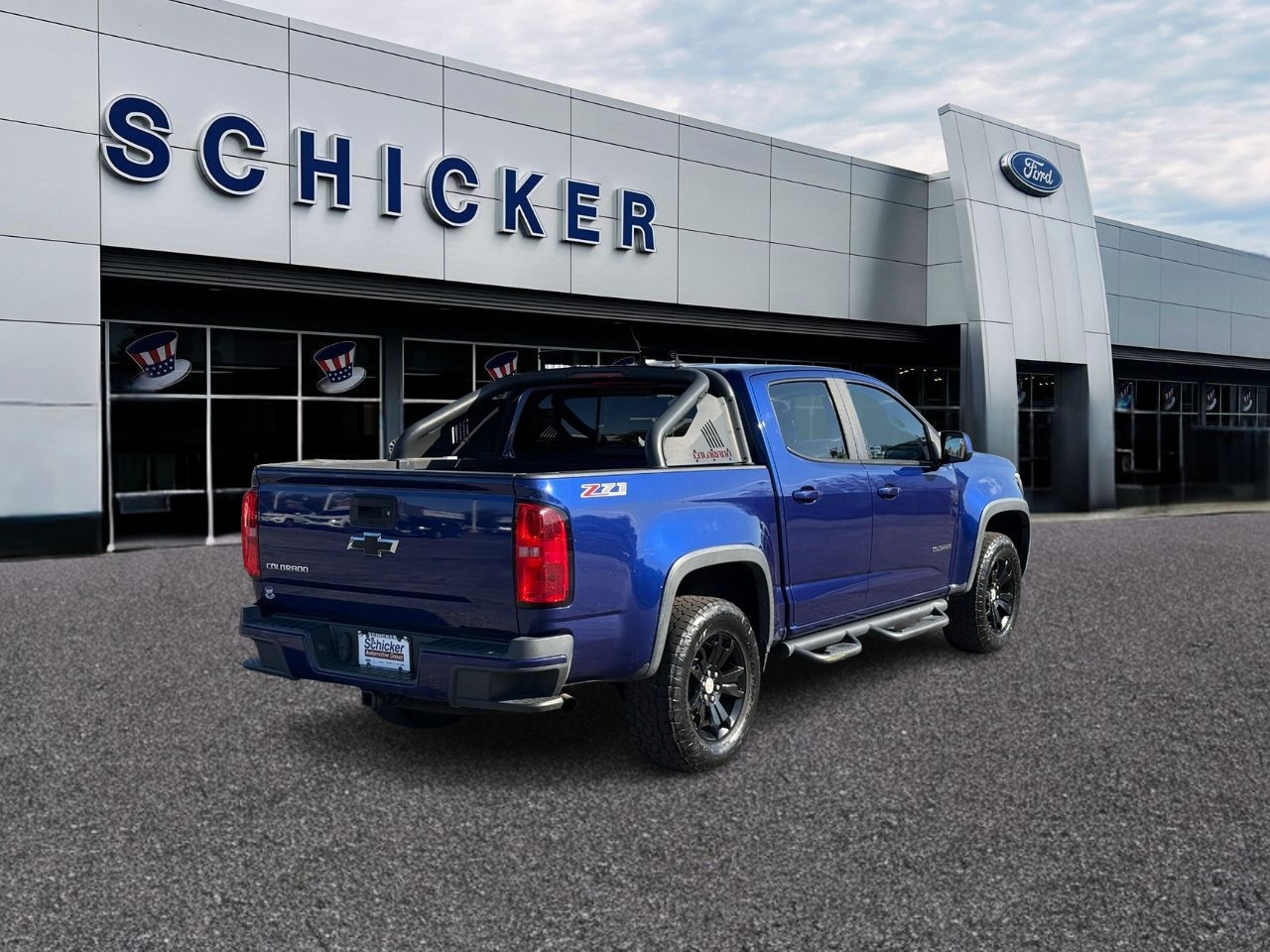 Chevrolet Colorado Vehicle Full-screen Gallery Image 02