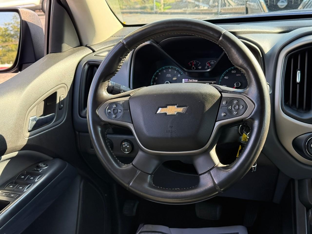 Chevrolet Colorado Vehicle Full-screen Gallery Image 12