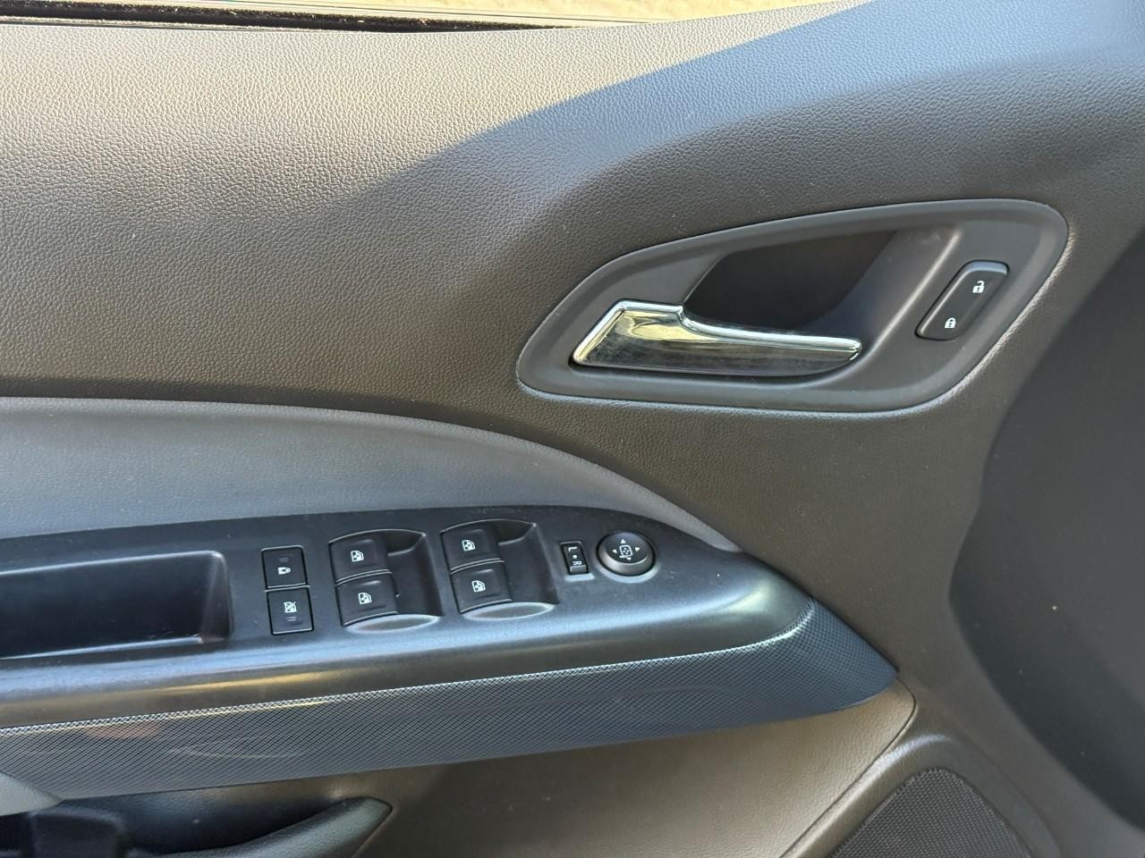 Chevrolet Colorado Vehicle Full-screen Gallery Image 16