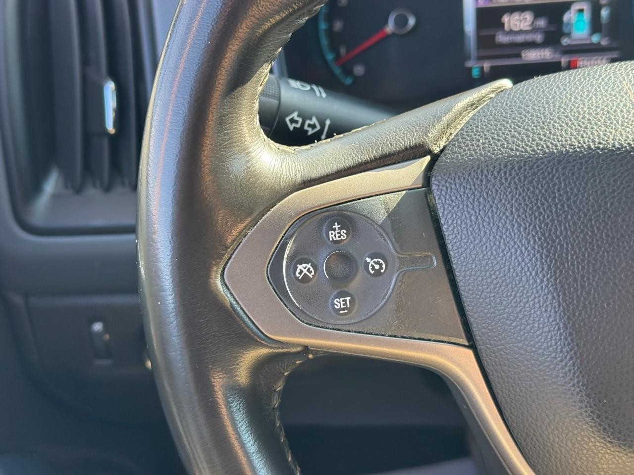 Chevrolet Colorado Vehicle Full-screen Gallery Image 19