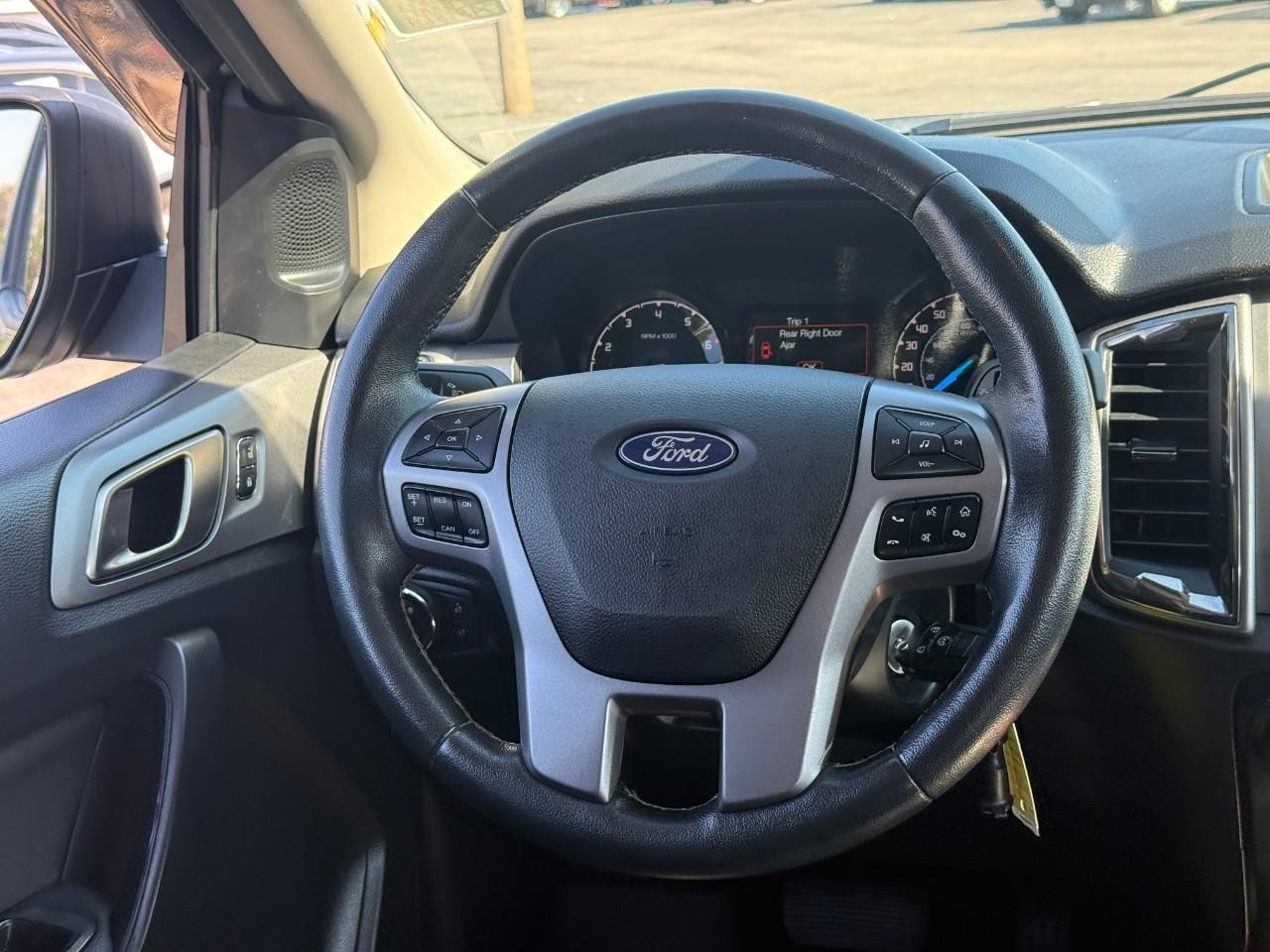 Ford Ranger Vehicle Full-screen Gallery Image 12
