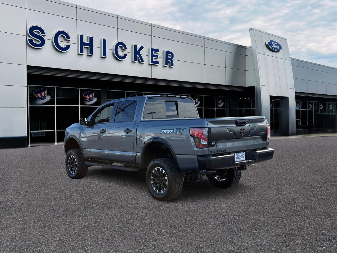 Nissan Titan Vehicle Full-screen Gallery Image 03