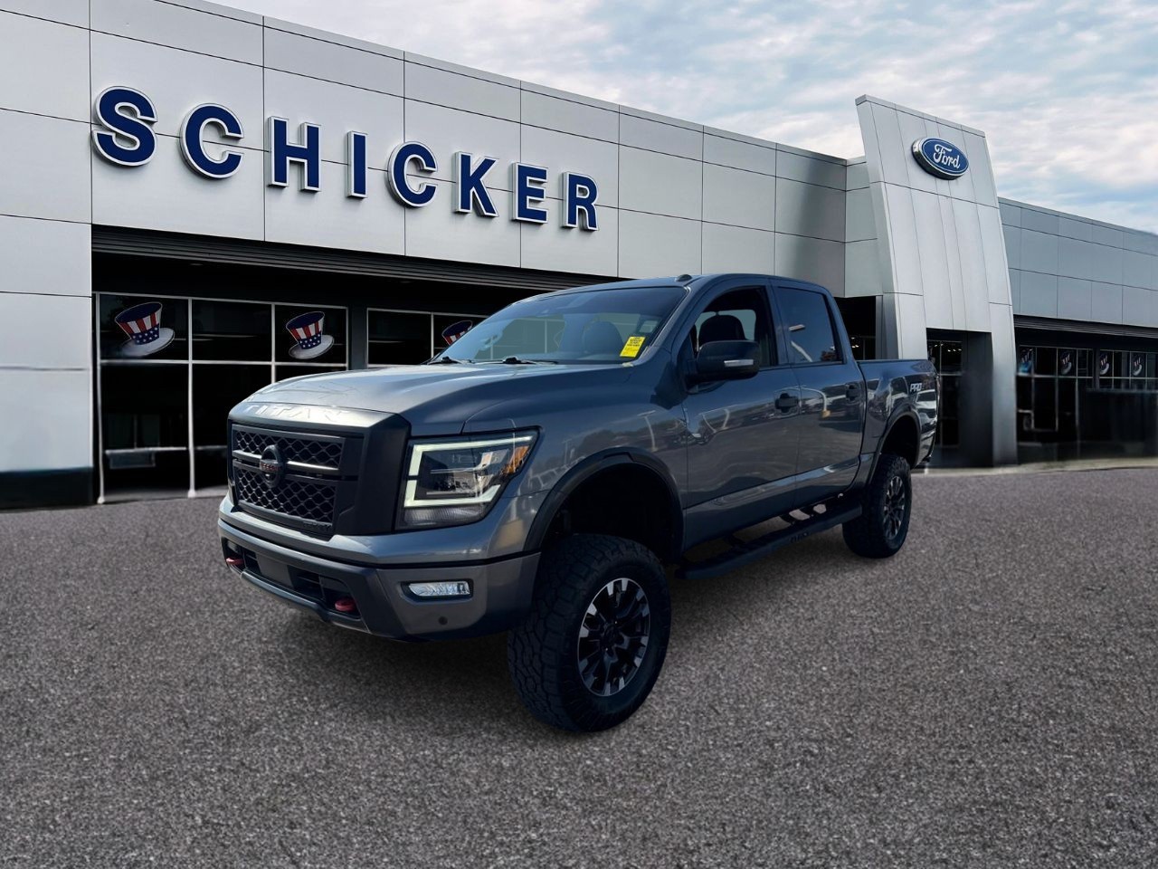 Nissan Titan Vehicle Full-screen Gallery Image 04