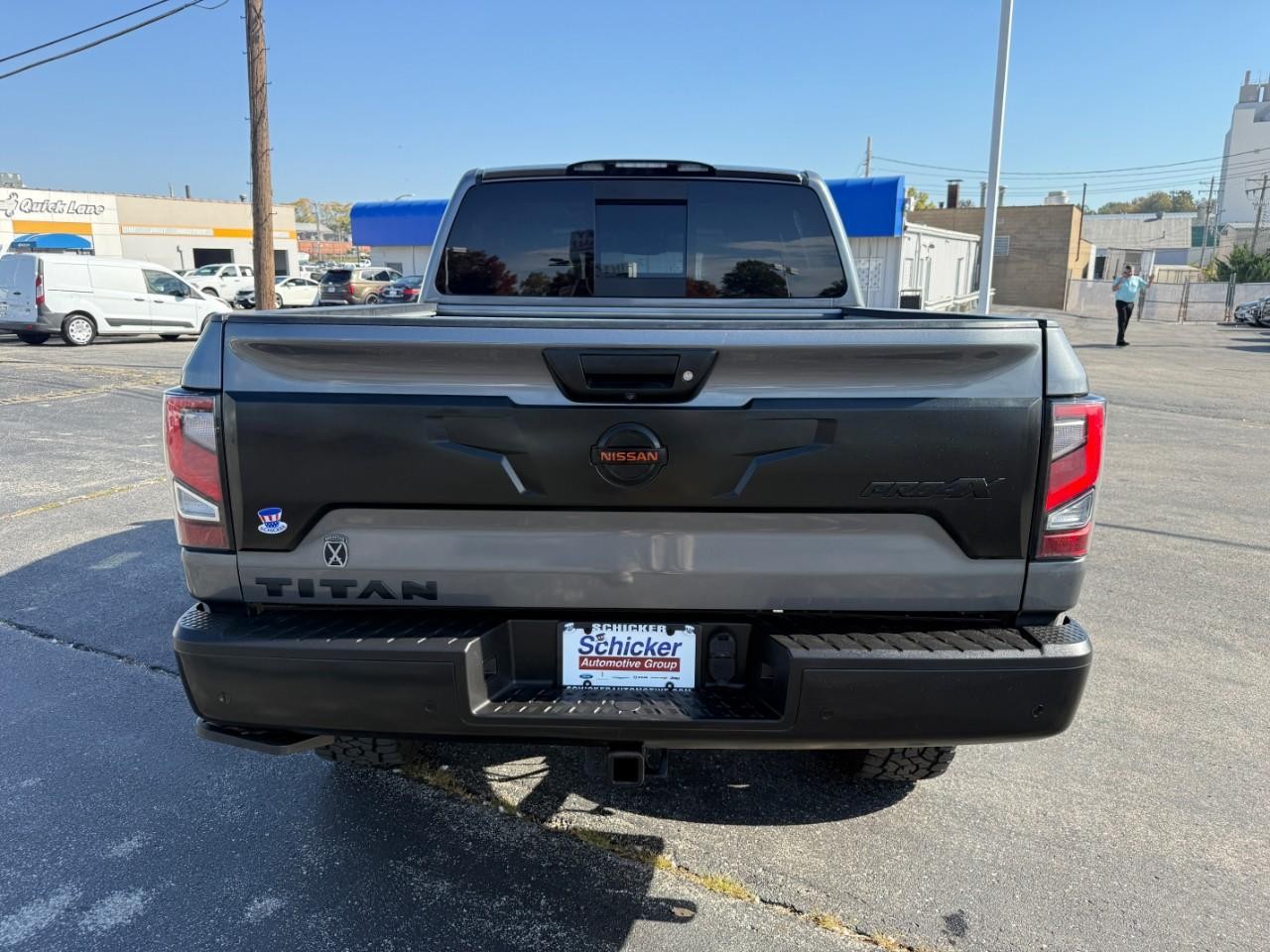 Nissan Titan Vehicle Full-screen Gallery Image 08