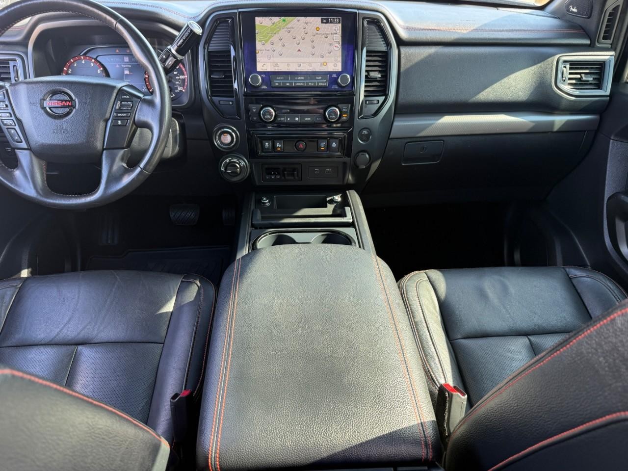 Nissan Titan Vehicle Full-screen Gallery Image 11