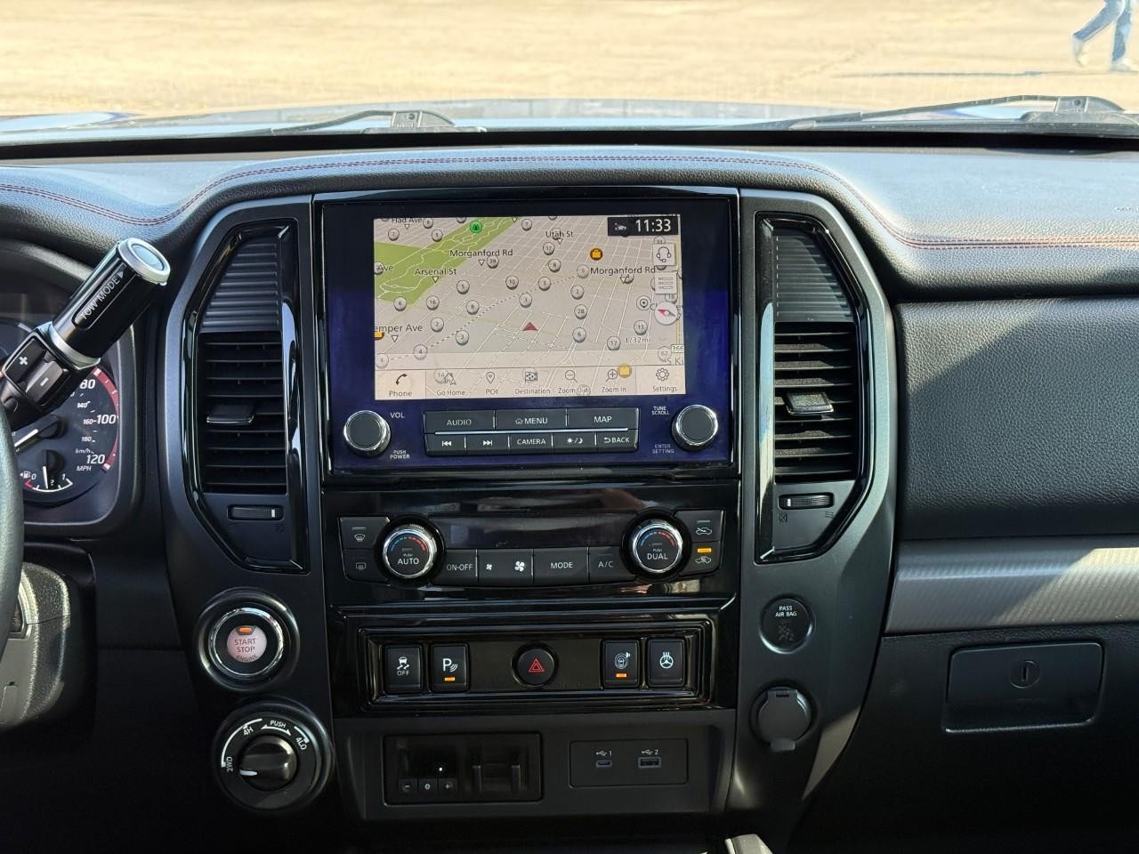 Nissan Titan Vehicle Full-screen Gallery Image 13