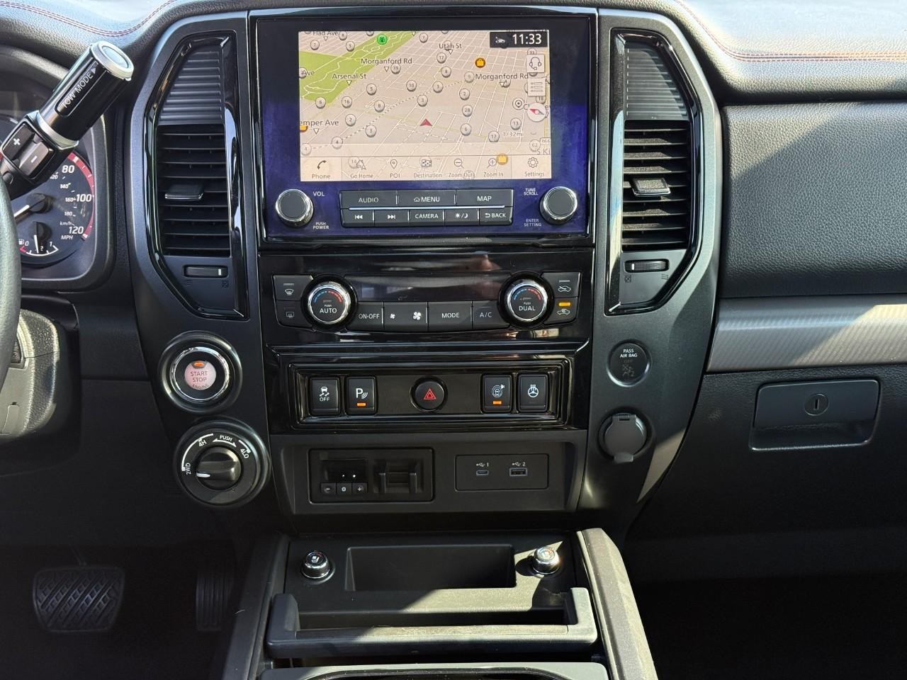 Nissan Titan Vehicle Full-screen Gallery Image 14