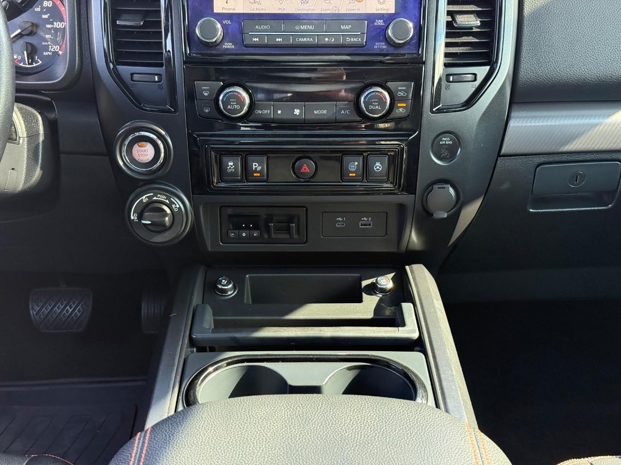 Nissan Titan Vehicle Full-screen Gallery Image 15