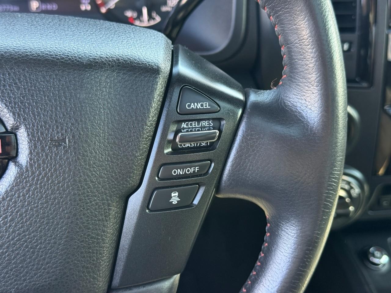 Nissan Titan Vehicle Full-screen Gallery Image 21