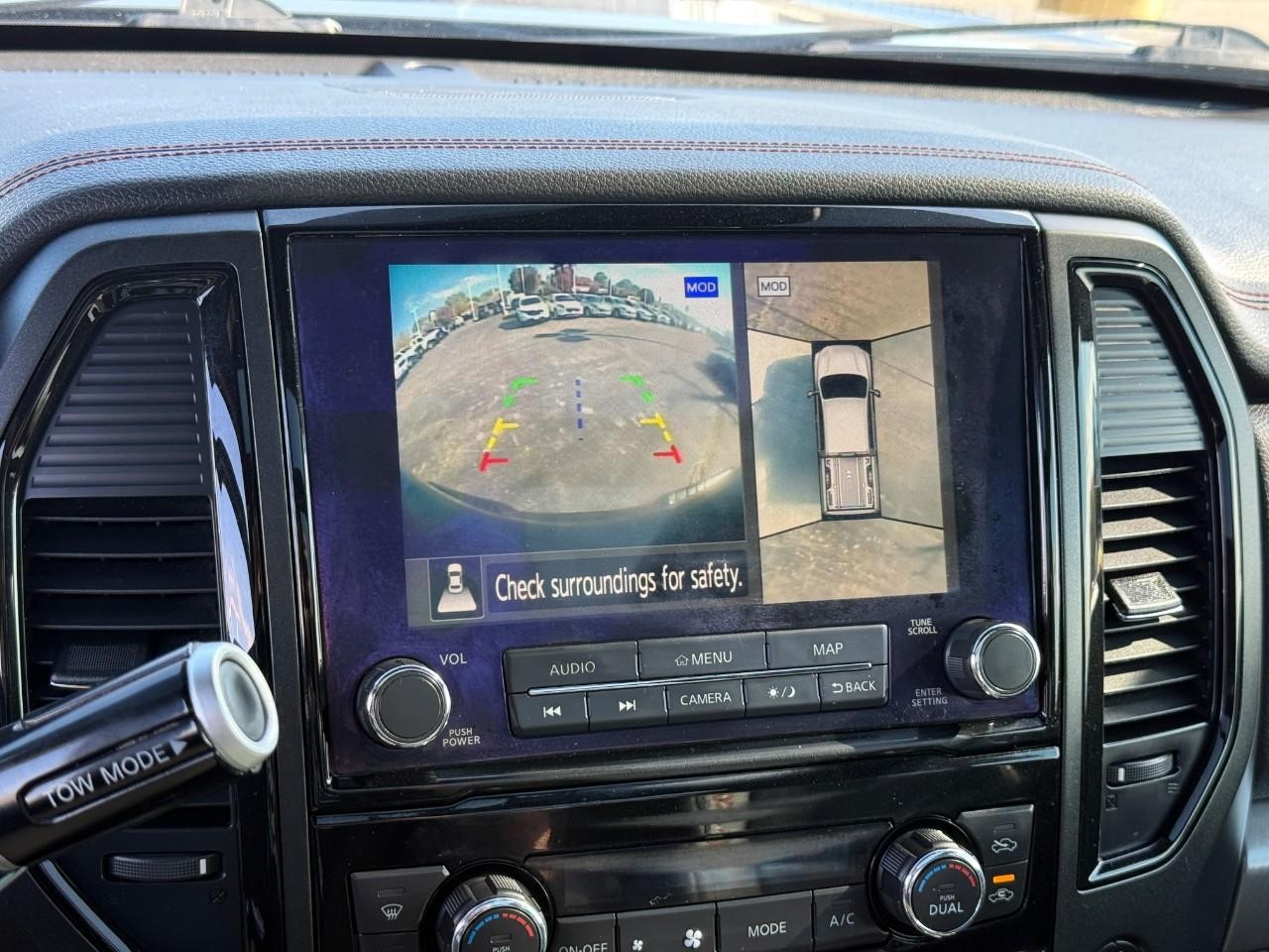 Nissan Titan Vehicle Full-screen Gallery Image 23