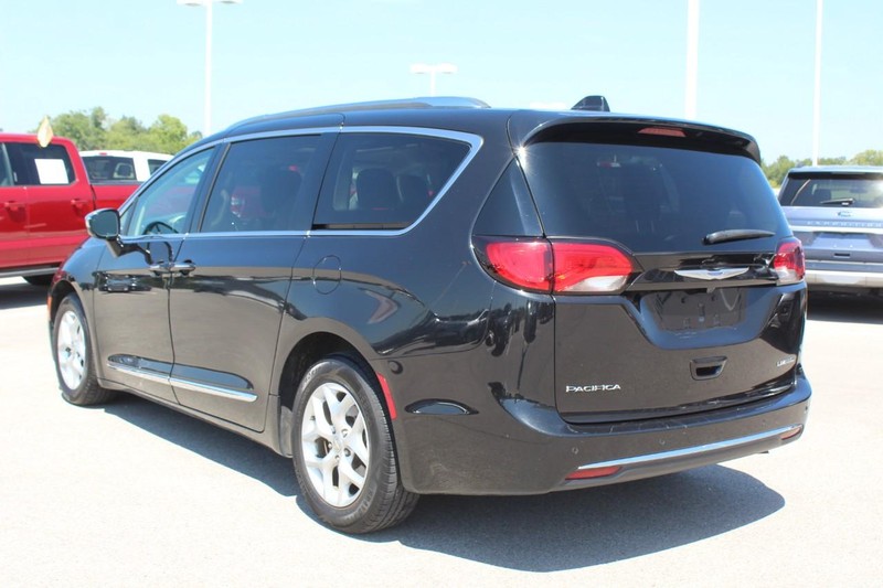 Chrysler Pacifica Vehicle Image 07