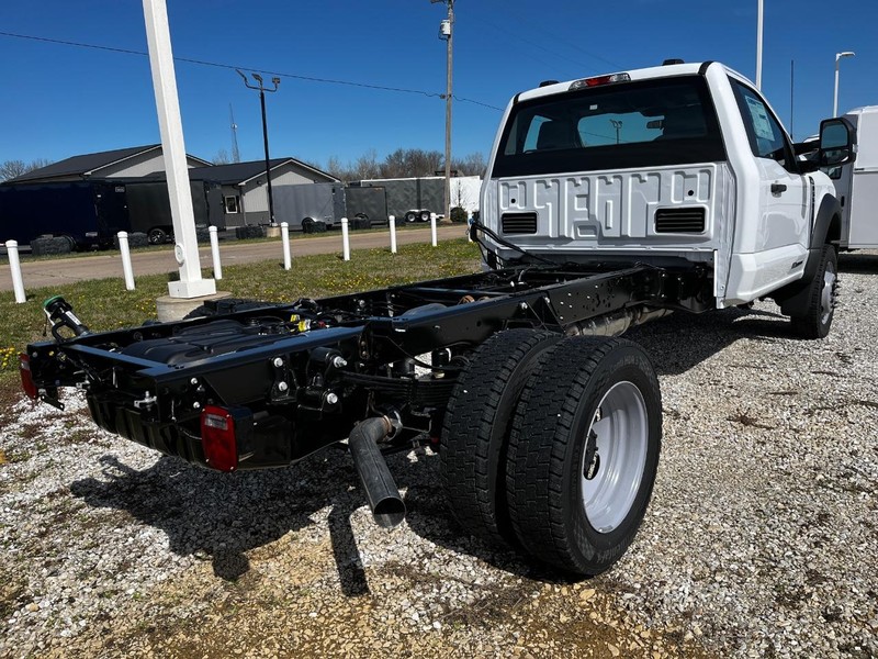 Ford Super Duty F-550 DRW Vehicle Image 03