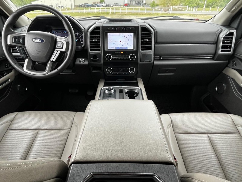 Ford Expedition Vehicle Image 14