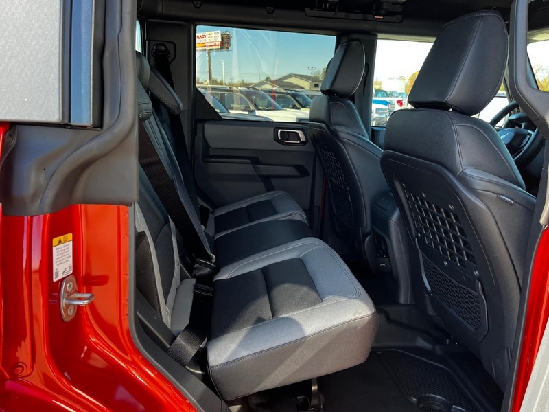 Ford Bronco Vehicle Image 04