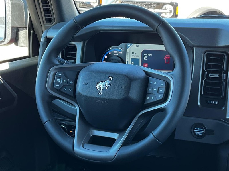 Ford Bronco Vehicle Image 06