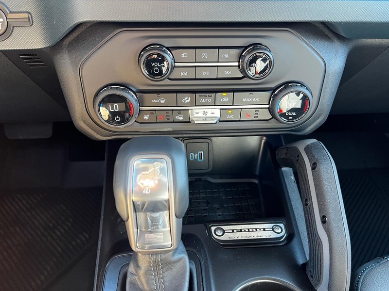 Ford Bronco Vehicle Image 13
