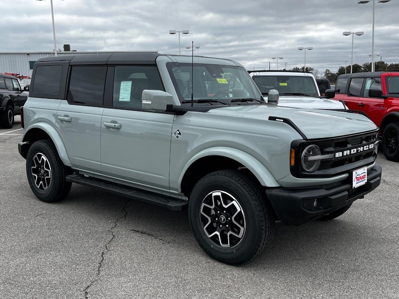 Ford Bronco Vehicle Image 02