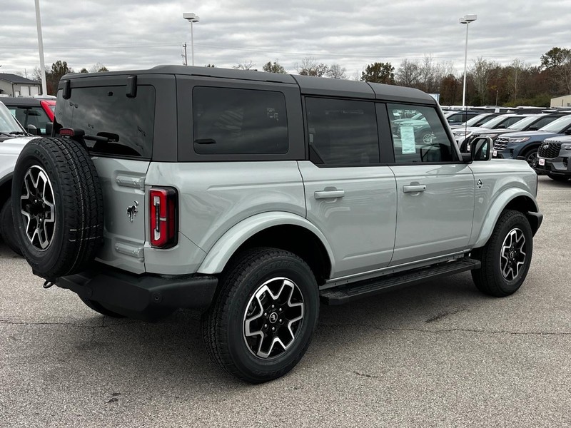 Ford Bronco Vehicle Image 03