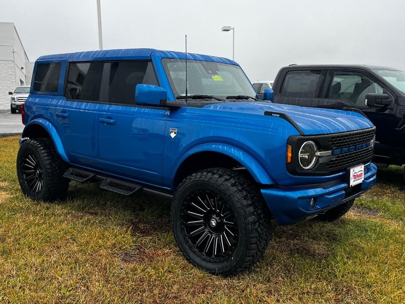 Ford Bronco Vehicle Image 02
