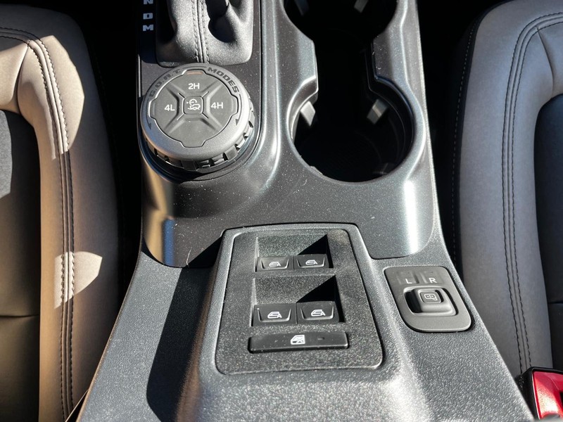 Ford Bronco Vehicle Image 12