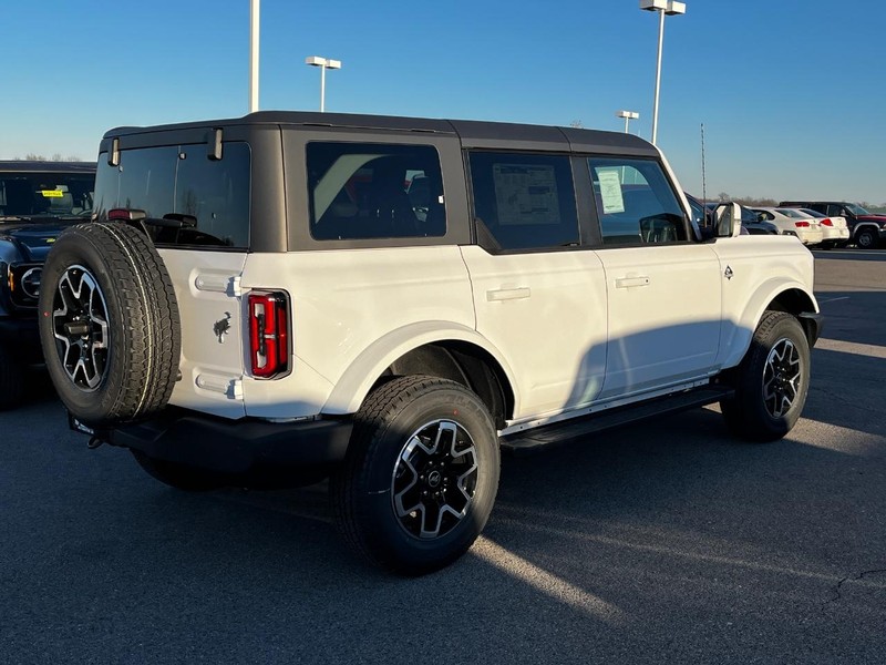 Ford Bronco Vehicle Image 03