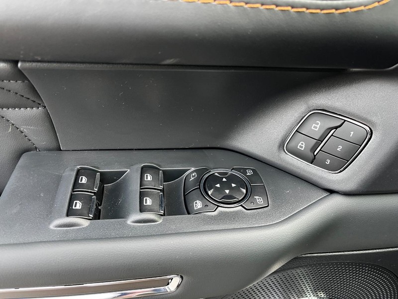 Ford Expedition Vehicle Image 11