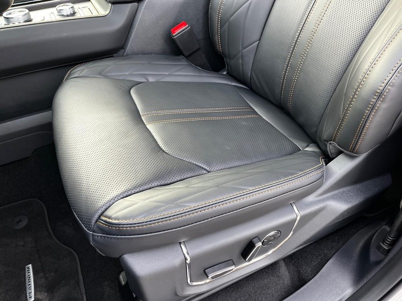 Ford Expedition Vehicle Image 12
