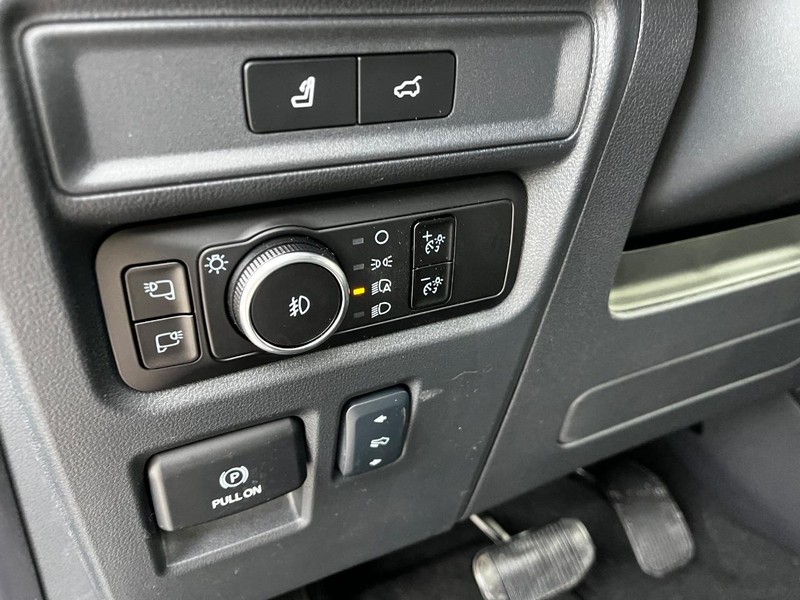 Ford Expedition Vehicle Image 13