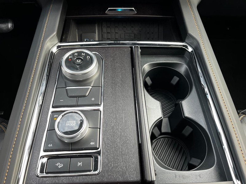 Ford Expedition Vehicle Image 17