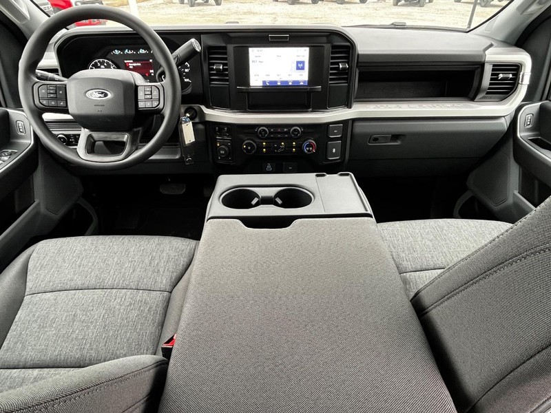 Ford Super Duty F-250 SRW Vehicle Image 05