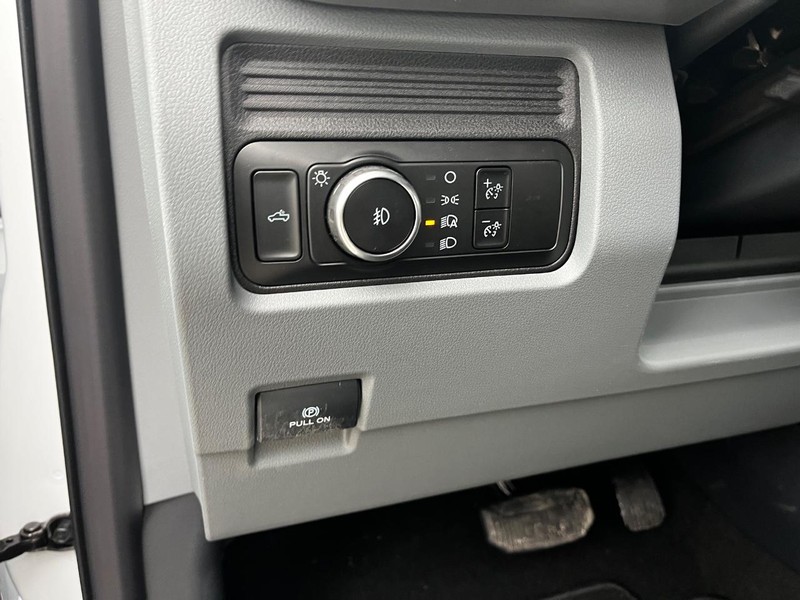 Ford Super Duty F-250 SRW Vehicle Image 10