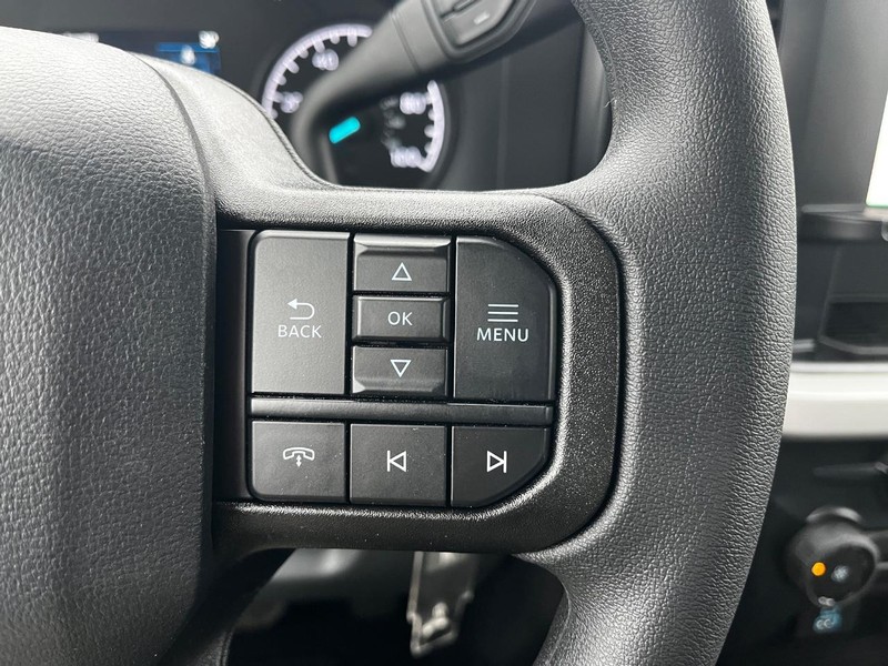 Ford Super Duty F-250 SRW Vehicle Image 12