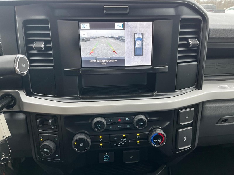 Ford Super Duty F-250 SRW Vehicle Image 15
