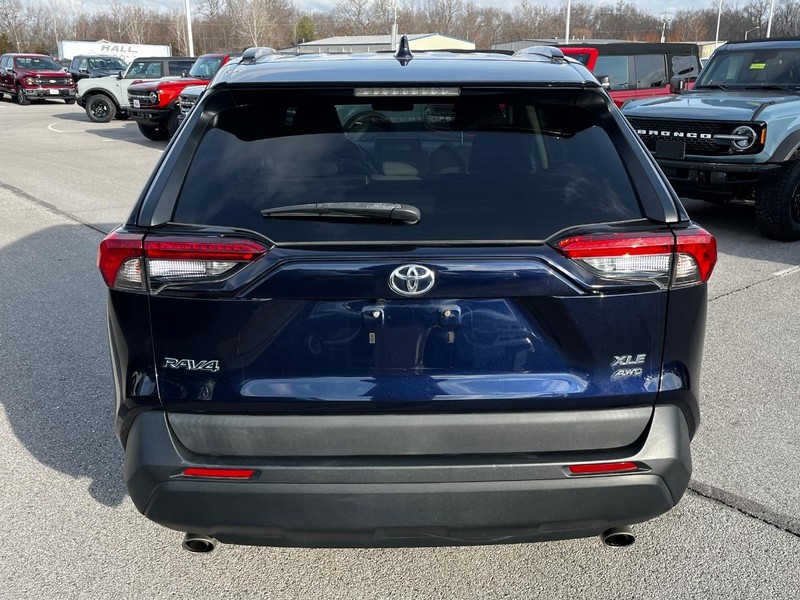 Toyota RAV4 Vehicle Image 04