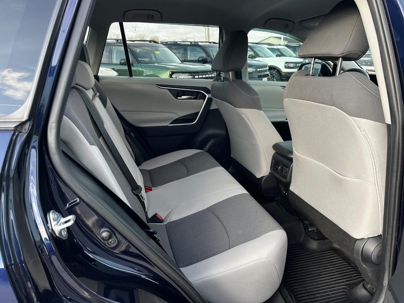Toyota RAV4 Vehicle Image 10