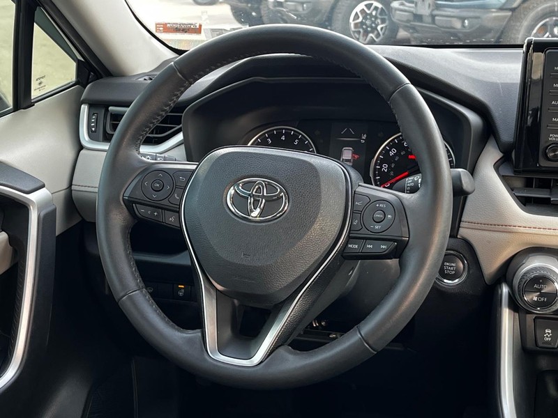 Toyota RAV4 Vehicle Image 12