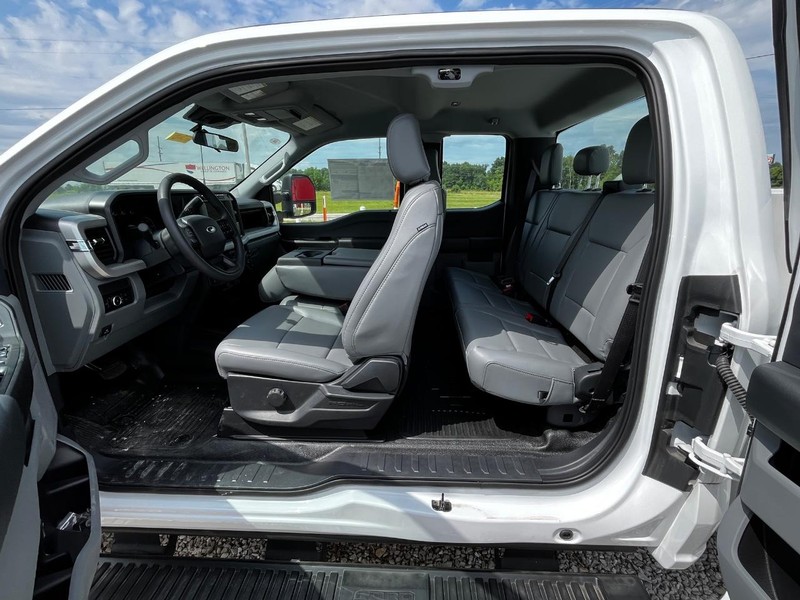 Ford Super Duty F-250 SRW Vehicle Image 03