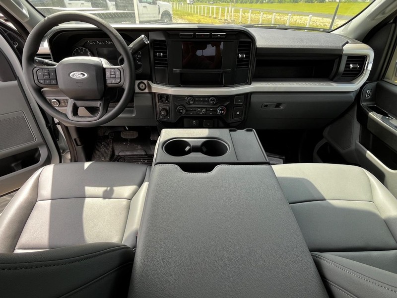Ford Super Duty F-250 SRW Vehicle Image 04