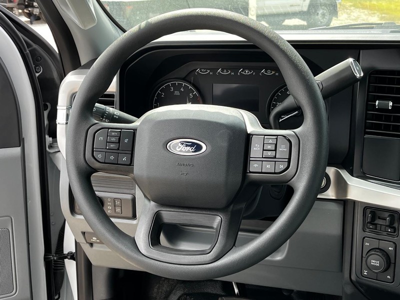 Ford Super Duty F-250 SRW Vehicle Image 05