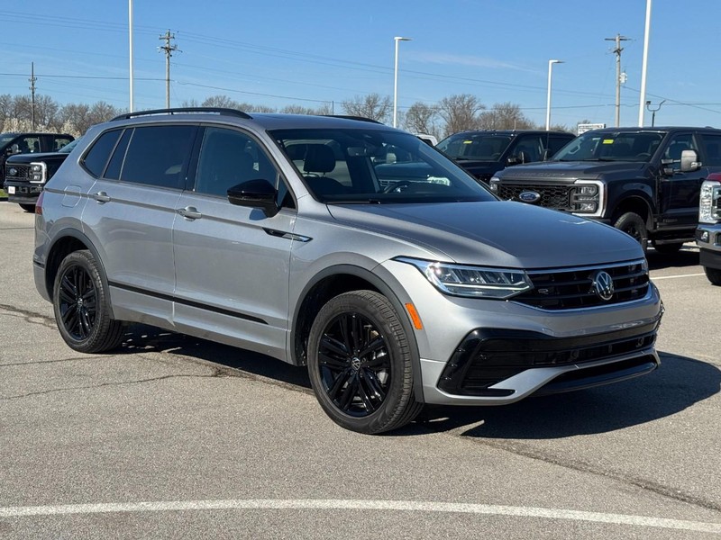 Volkswagen Tiguan Vehicle Image 02