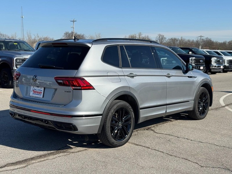 Volkswagen Tiguan Vehicle Image 03