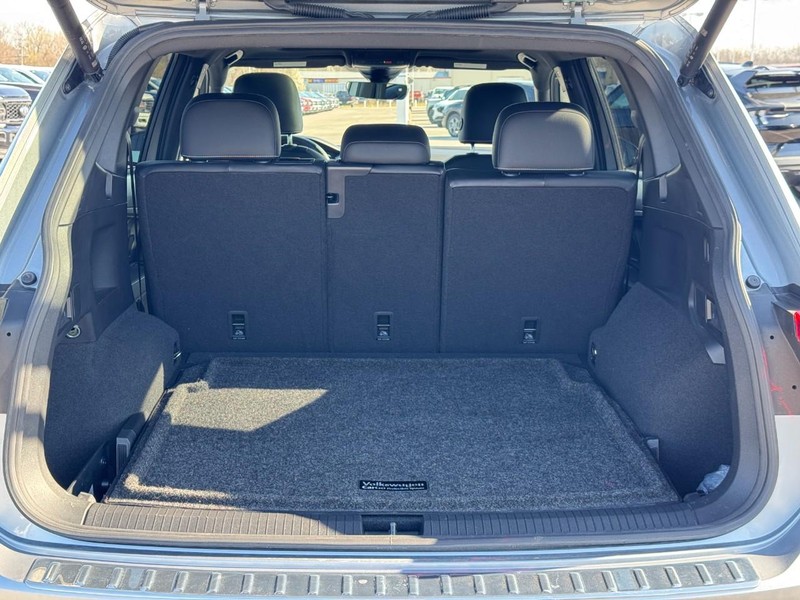 Volkswagen Tiguan Vehicle Image 04