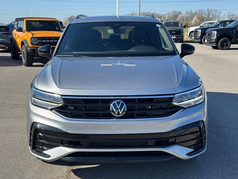 Volkswagen Tiguan Vehicle Image 09
