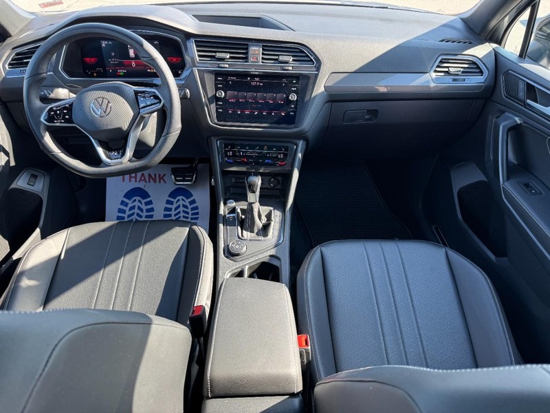Volkswagen Tiguan Vehicle Image 11