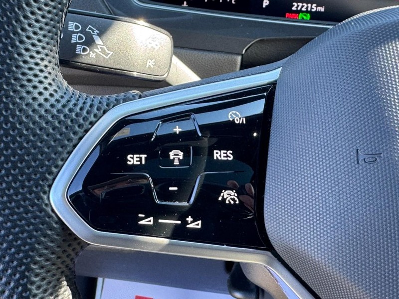 Volkswagen Tiguan Vehicle Image 18