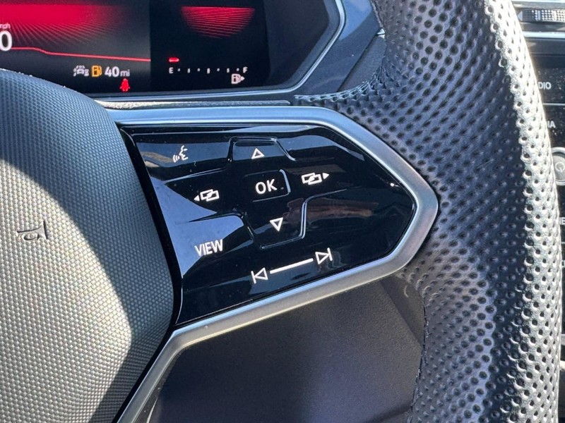 Volkswagen Tiguan Vehicle Image 19